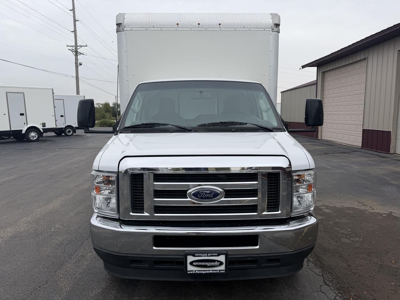 Ford Econoline E-450 2023