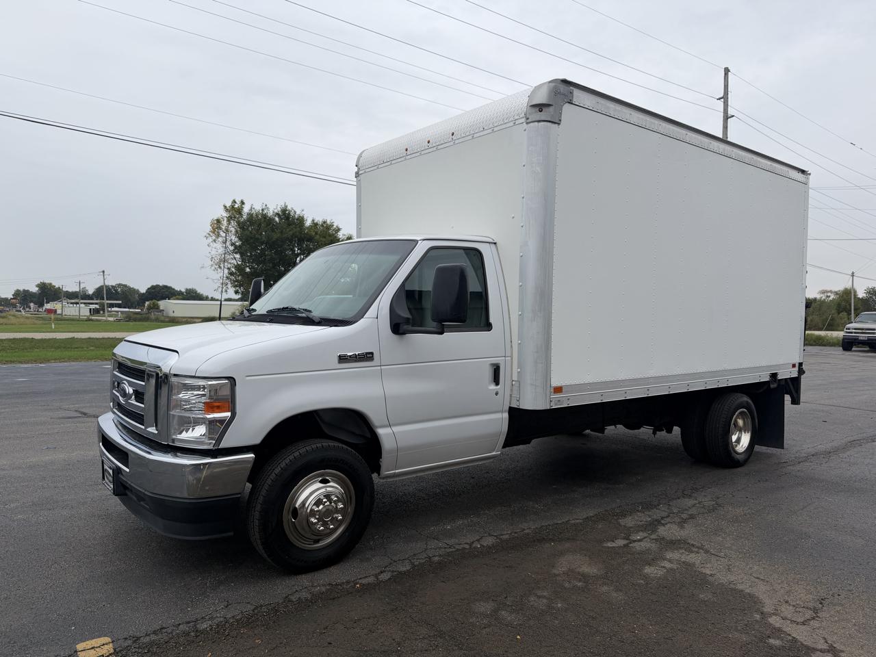 Ford Econoline E-450 2023