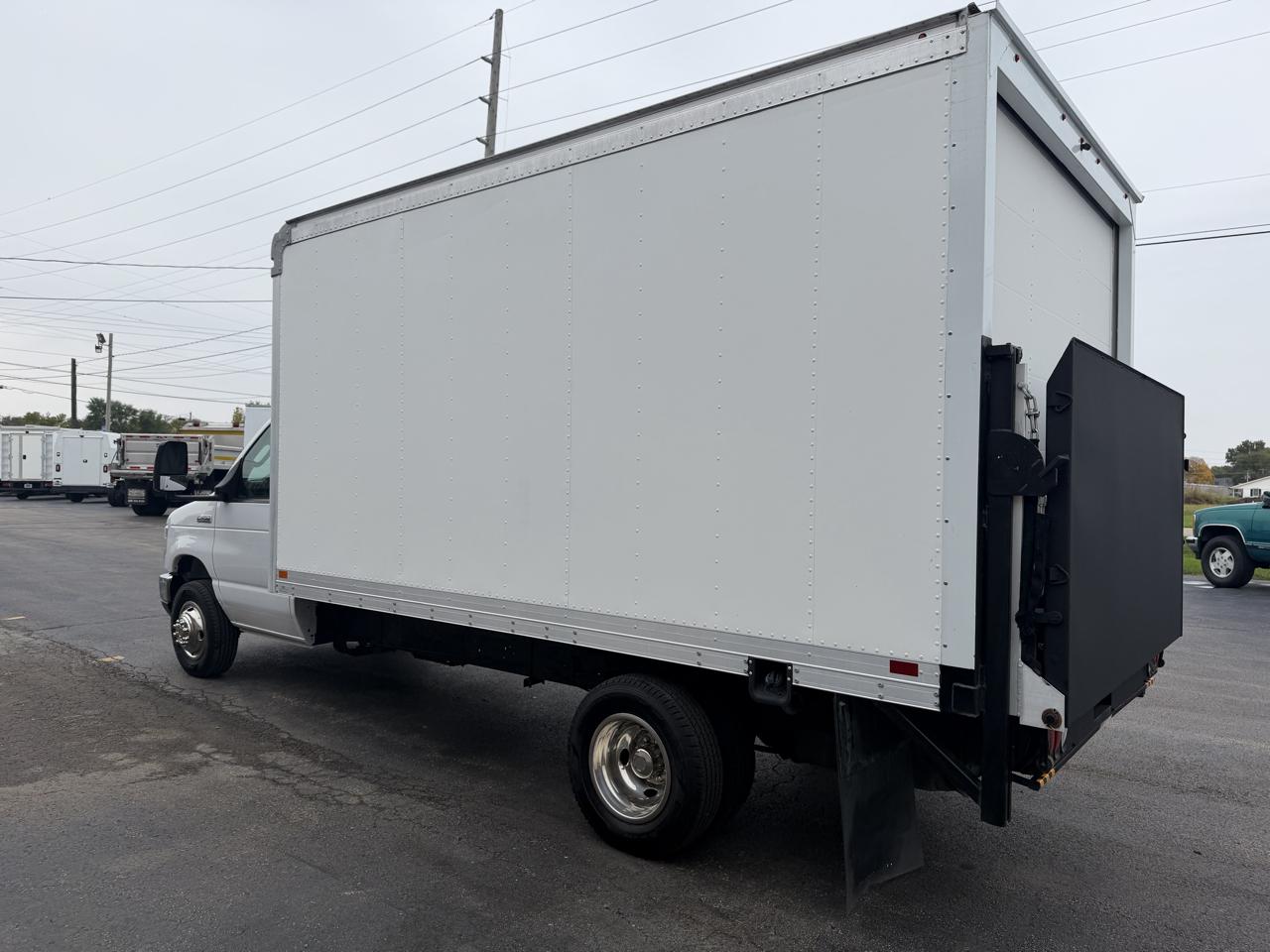 Ford Econoline E-450 2023