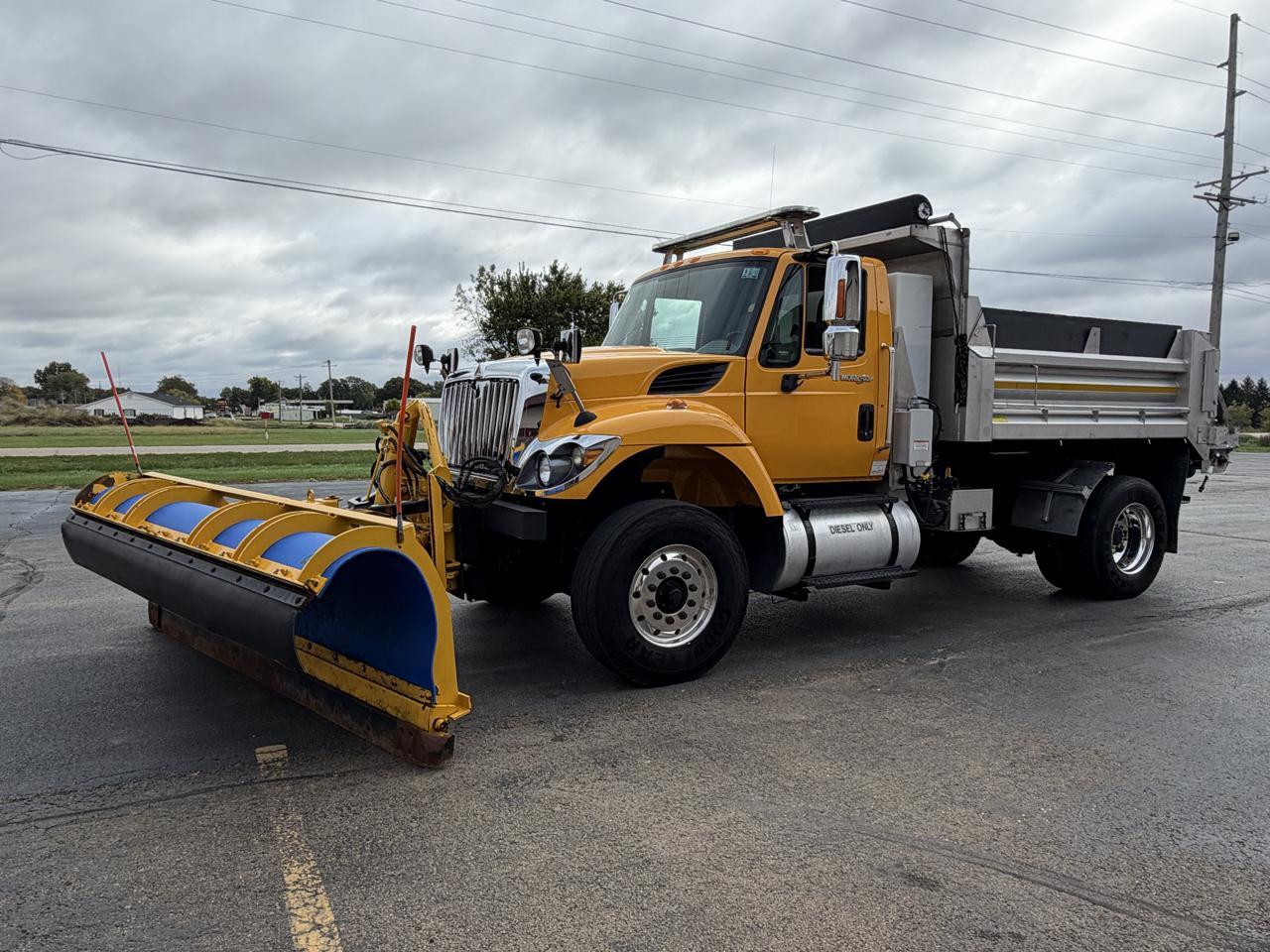International 7400  2013