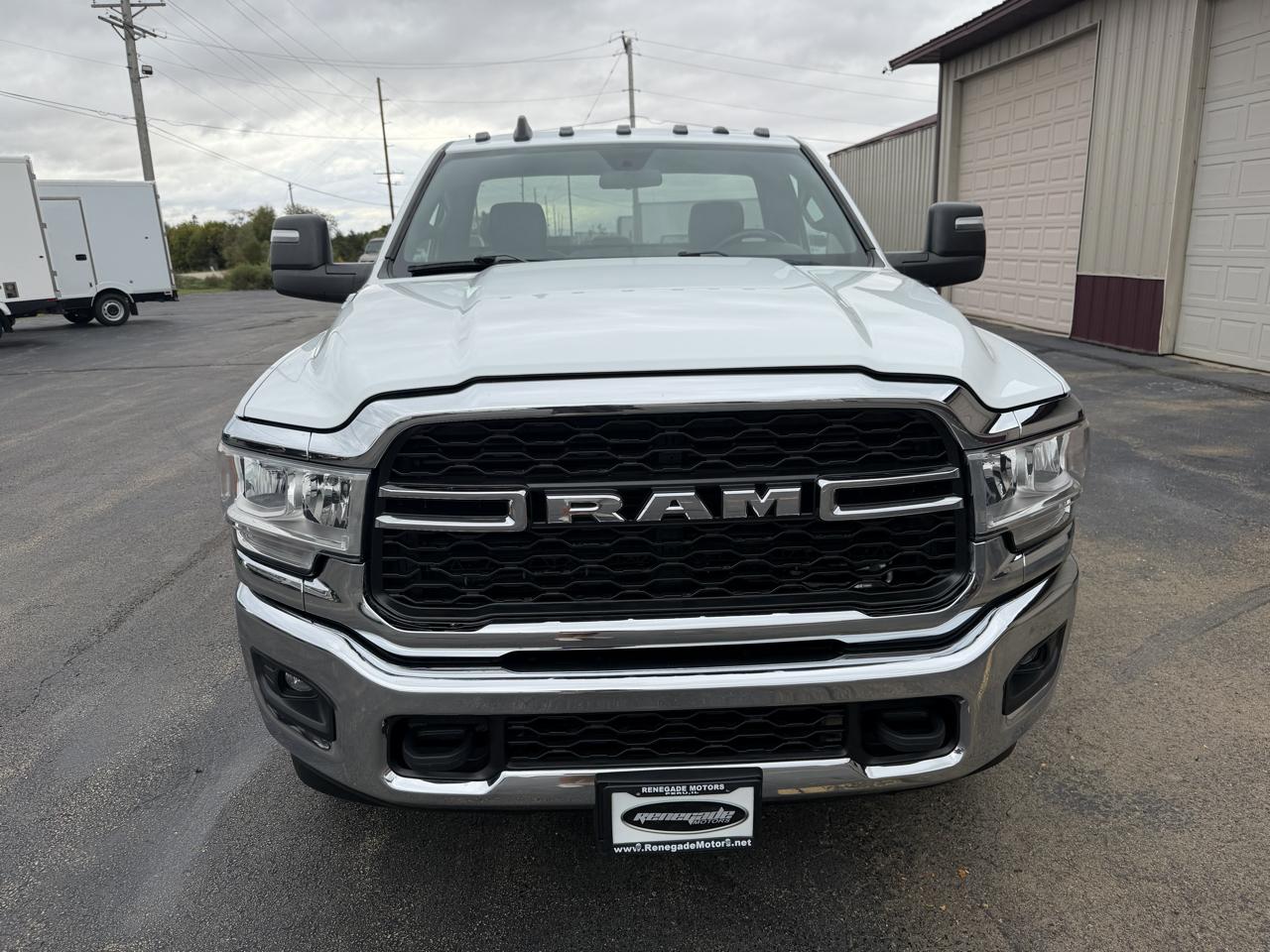 RAM 3500 Regular Cab 4WD DRW 2023