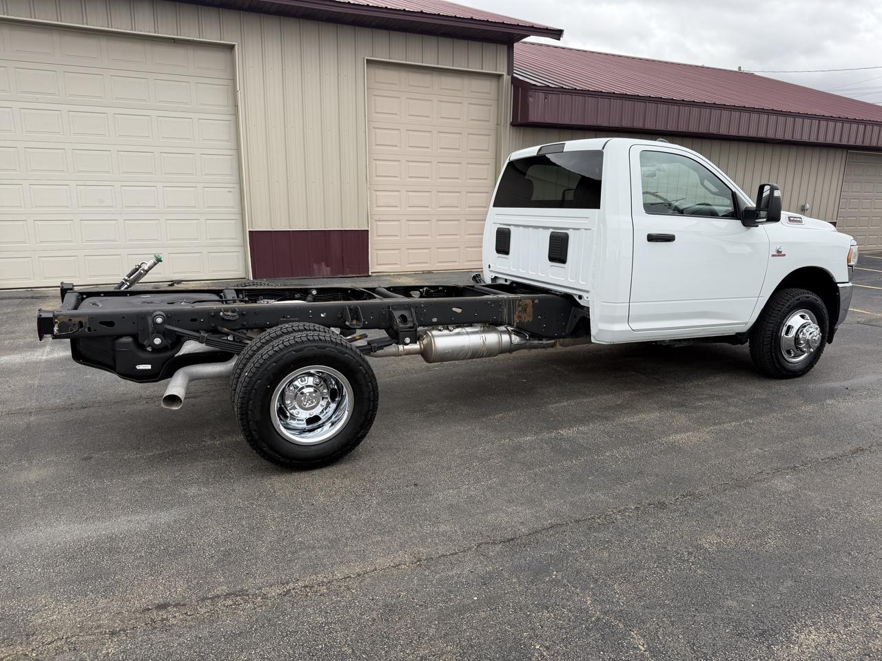 RAM 3500 Regular Cab 4WD DRW 2023