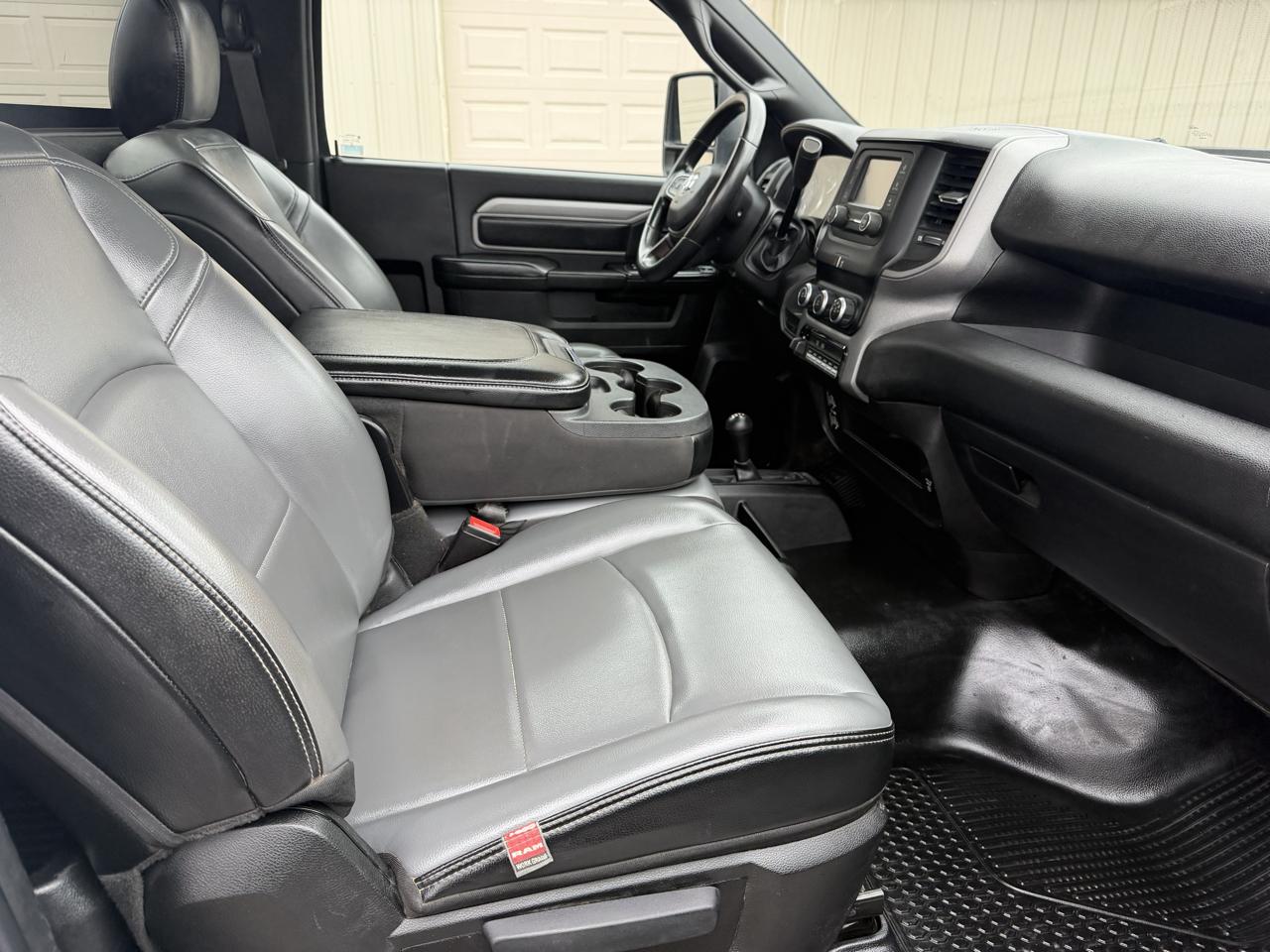 RAM 3500 Regular Cab 4WD DRW 2023