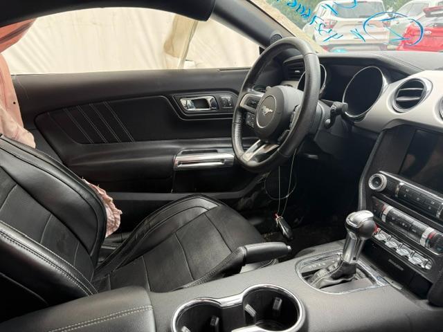 Ford Mustang GT Premium Coupe 2016