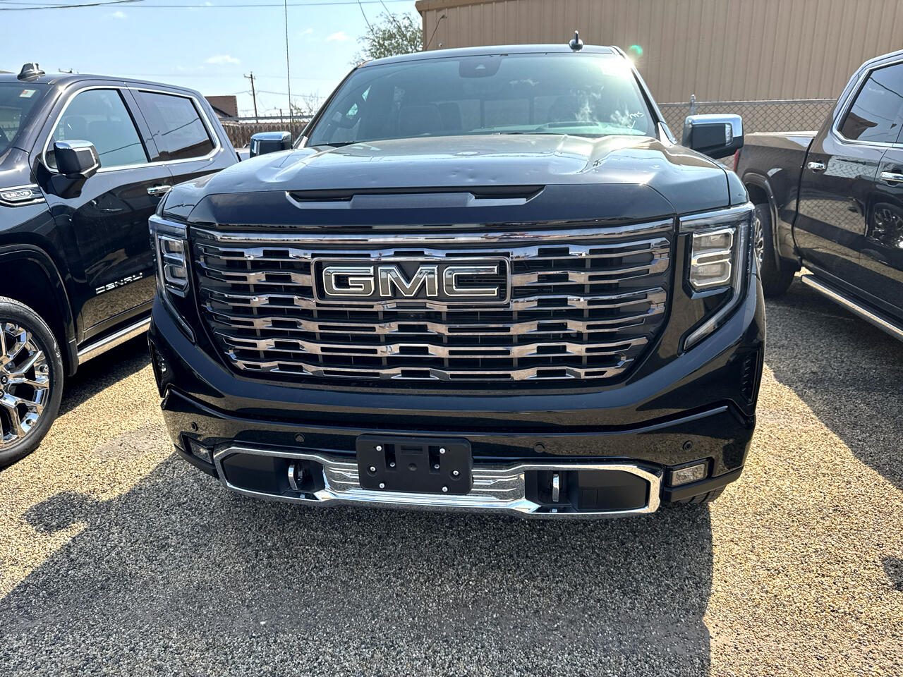 GMC Sierra 1500 Denali Ultimate Crew Cab 4WD 2025 GMC Sierra 1500 Denali Ultimate Crew Cab 4WD 2025