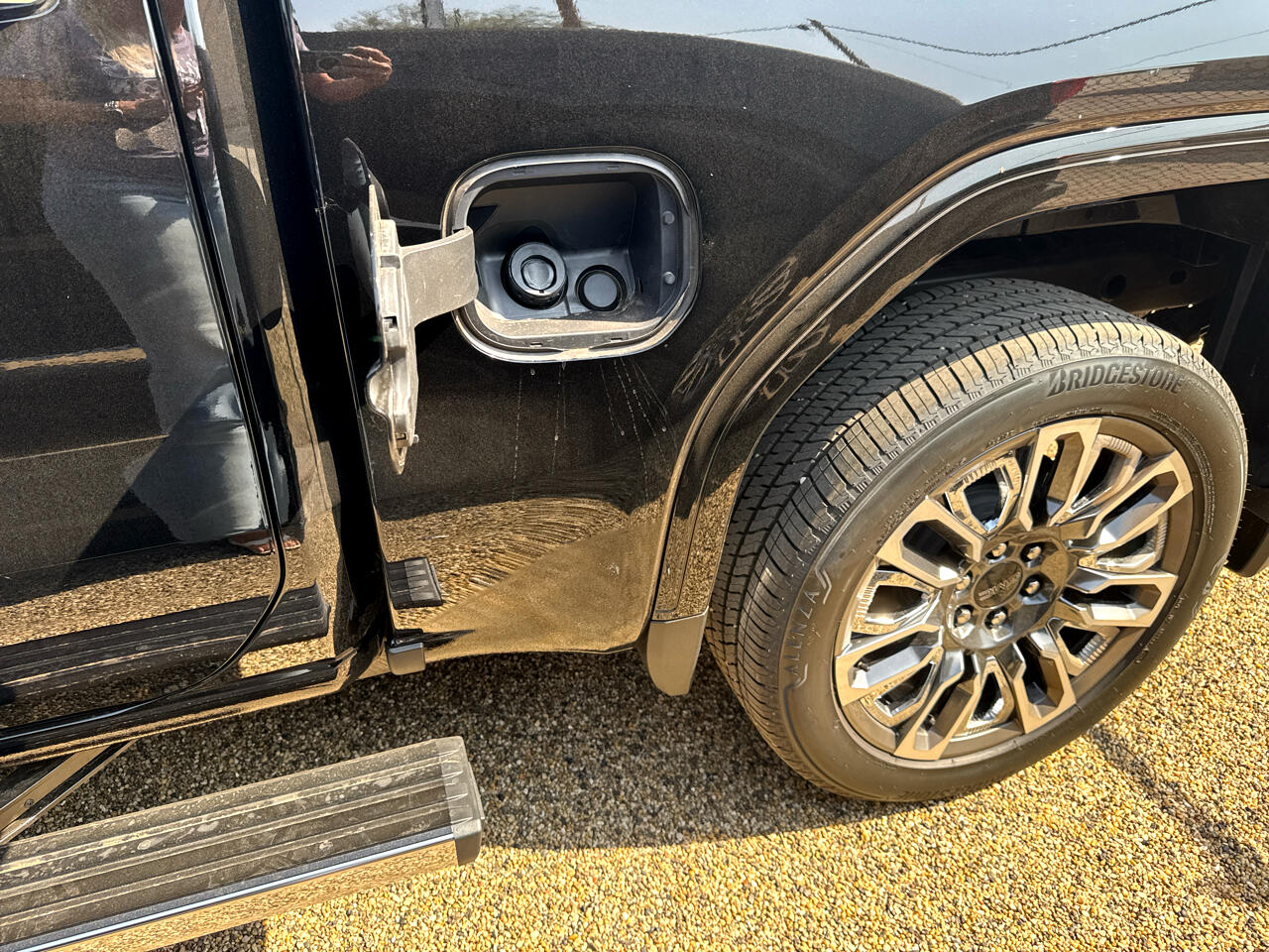 GMC Sierra 1500 Denali Ultimate Crew Cab 4WD 2025 GMC Sierra 1500 Denali Ultimate Crew Cab 4WD 2025