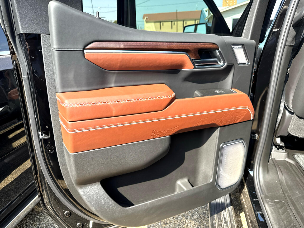 GMC Sierra 1500 Denali Ultimate Crew Cab 4WD 2025 GMC Sierra 1500 Denali Ultimate Crew Cab 4WD 2025