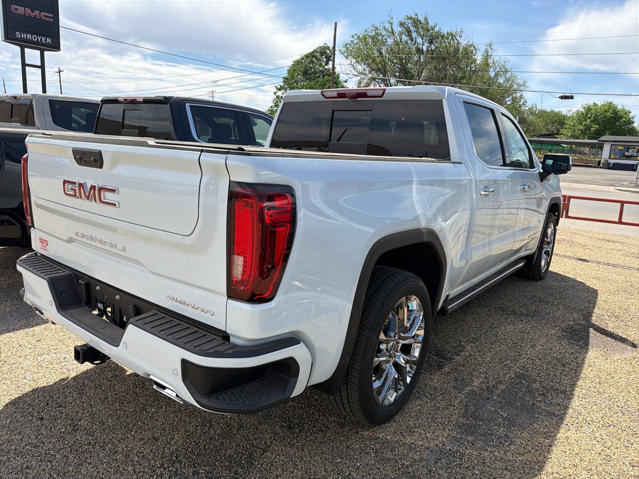 GMC Sierra 1500 Denali Crew Cab Short Box 4WD 2026