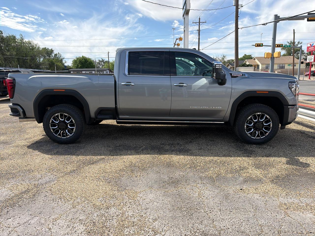 GMC Sierra 2500HD Denali Crew Cab 4WD SB 2026