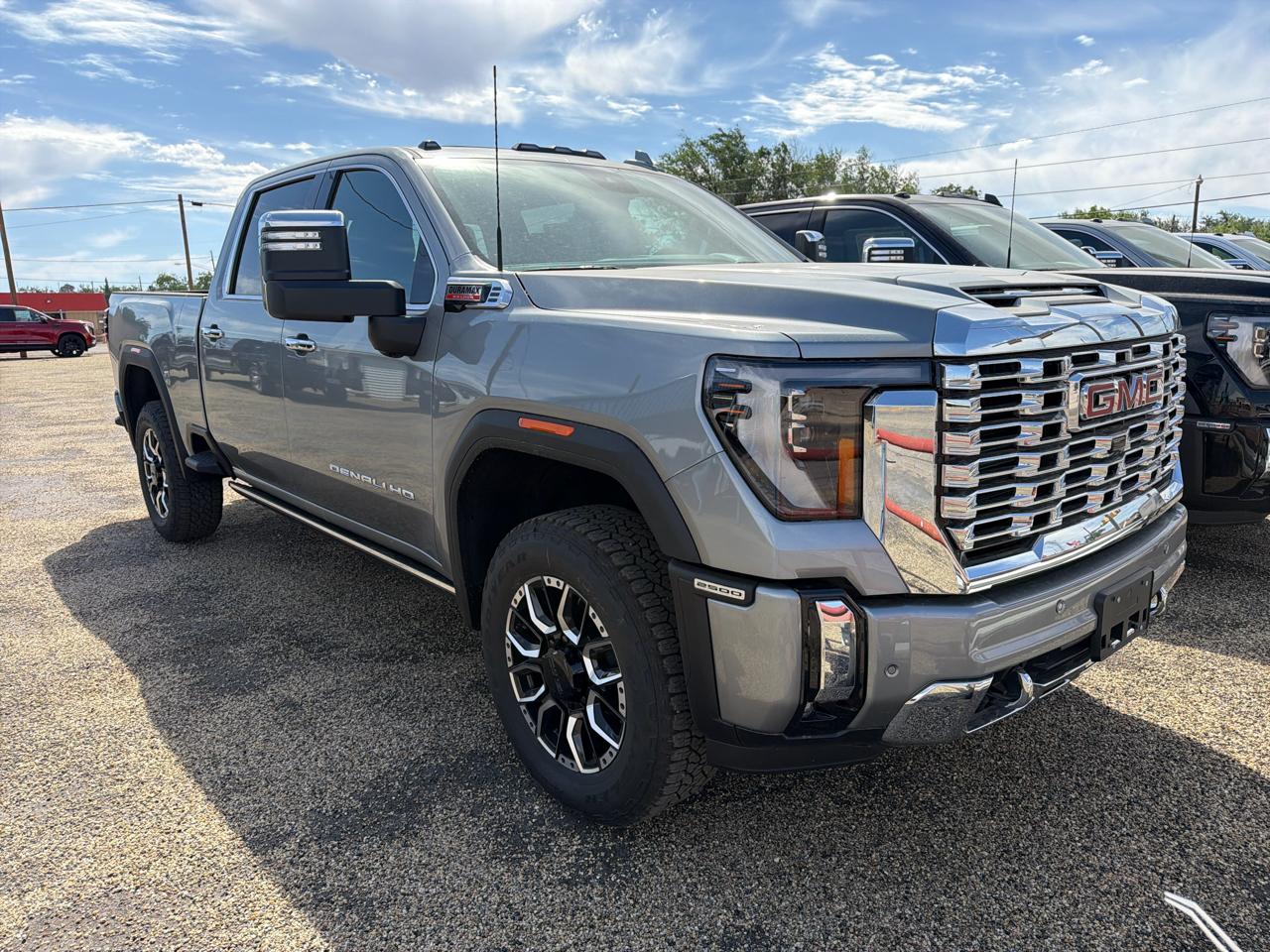GMC Sierra 2500HD Denali Crew Cab 4WD SB 2026