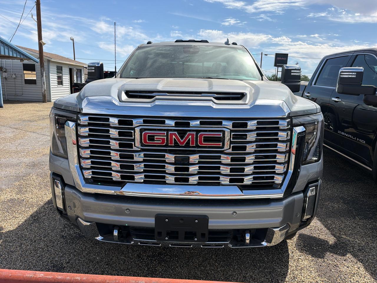 GMC Sierra 2500HD Denali Crew Cab 4WD SB 2026