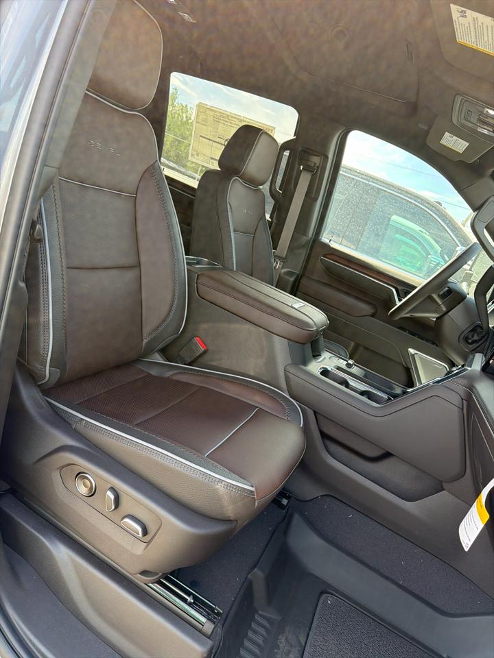 GMC Sierra 2500HD Denali Crew Cab 4WD SB 2026