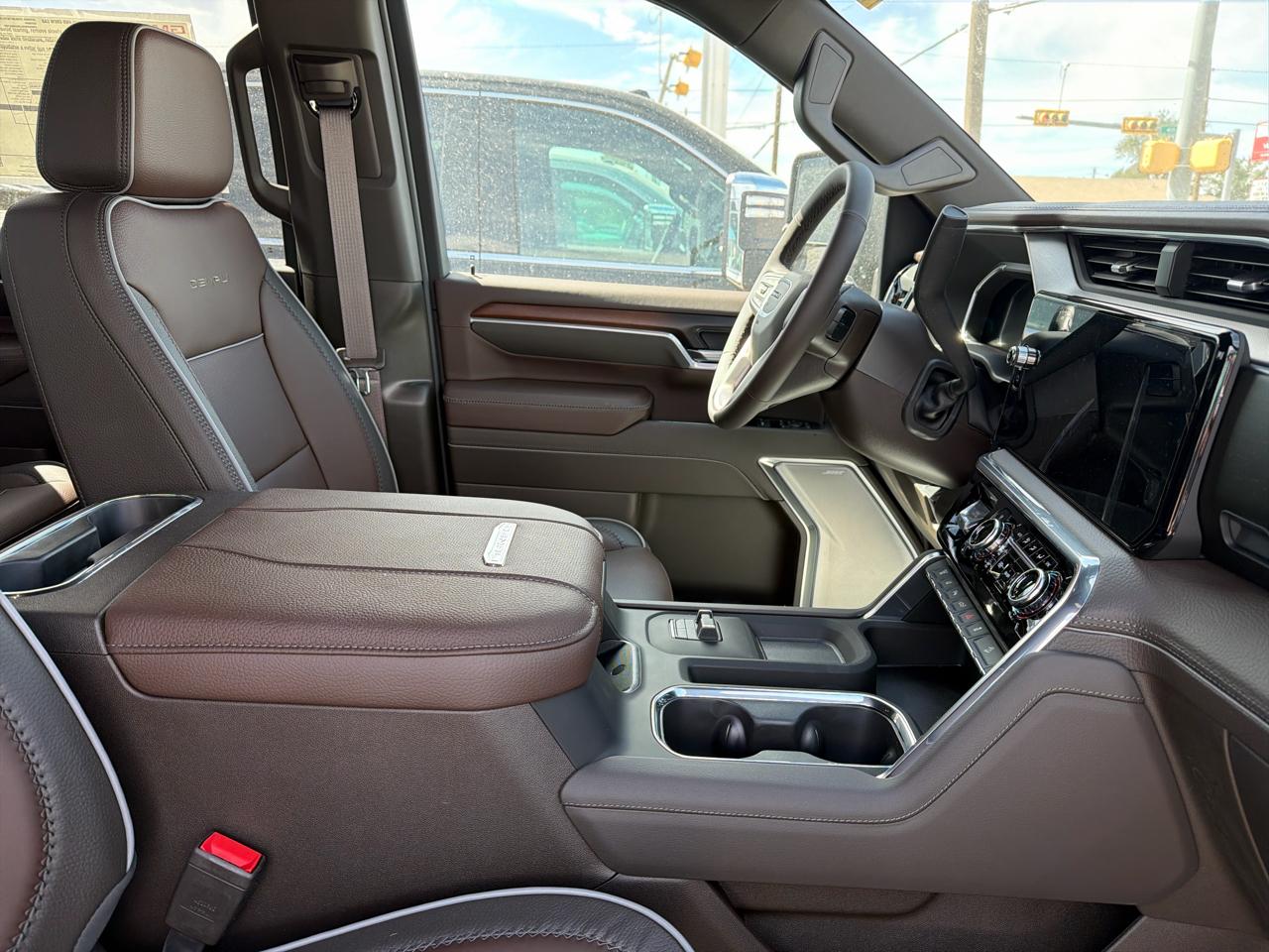 GMC Sierra 2500HD Denali Crew Cab 4WD SB 2026