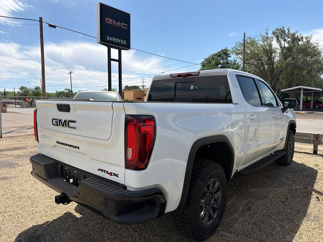 GMC Sierra 1500 AT4X Crew Cab 4WD 2026