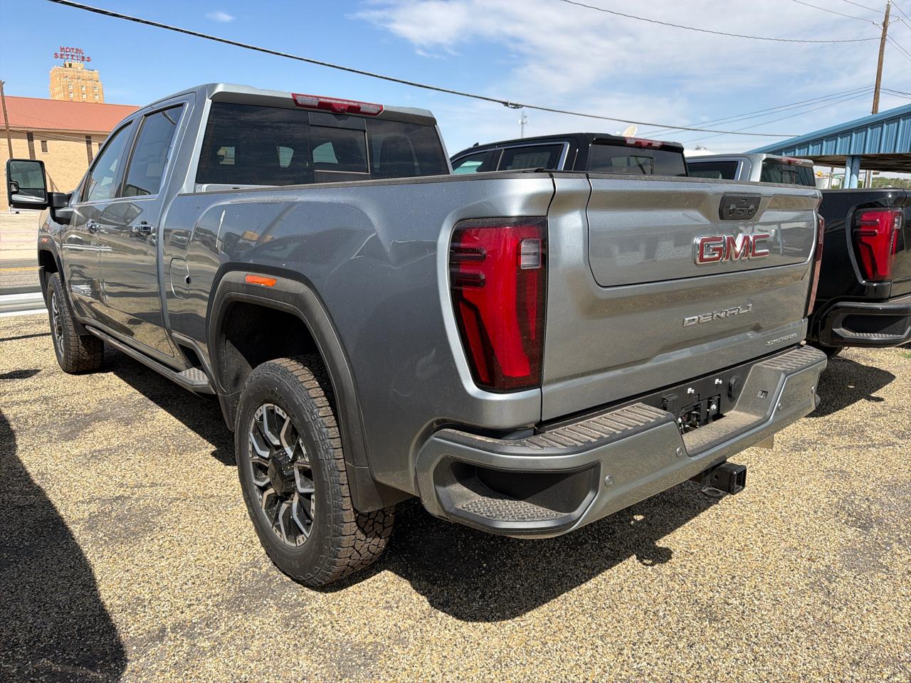 GMC Sierra 2500HD Denali Crew Cab 4WD SB 2026