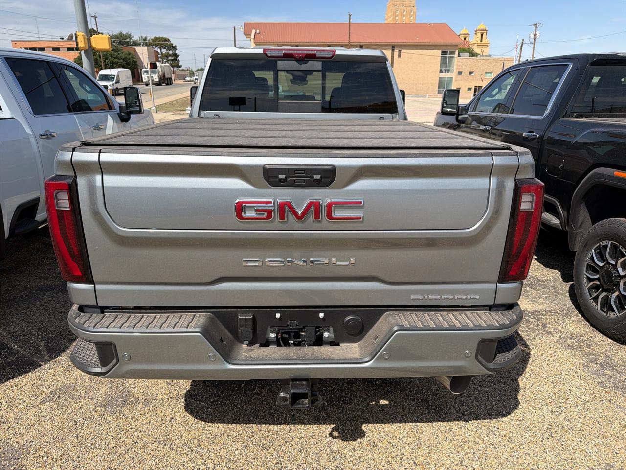 GMC Sierra 2500HD Denali Crew Cab 4WD SB 2026