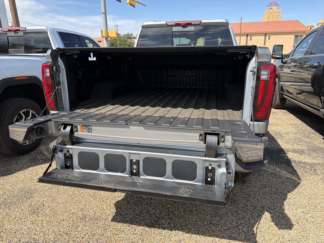 GMC Sierra 2500HD Denali Crew Cab 4WD SB 2026