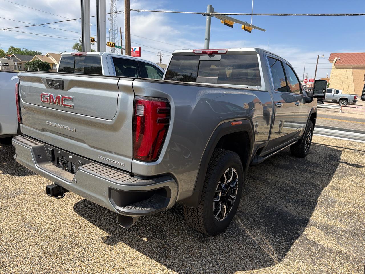 GMC Sierra 2500HD Denali Crew Cab 4WD SB 2026