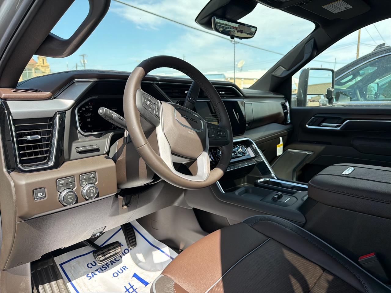 GMC Sierra 2500HD Denali Crew Cab 4WD SB 2026
