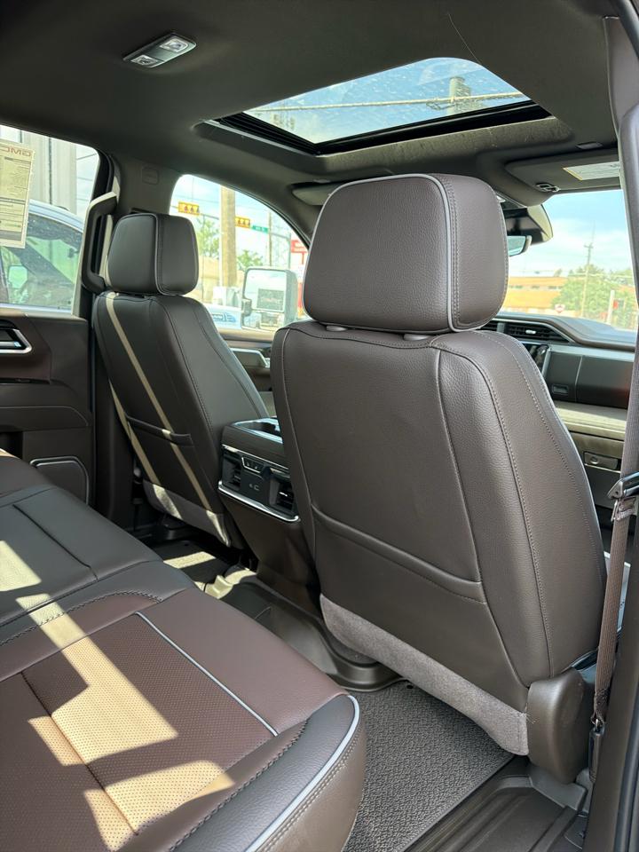 GMC Sierra 2500HD Denali Crew Cab 4WD SB 2026