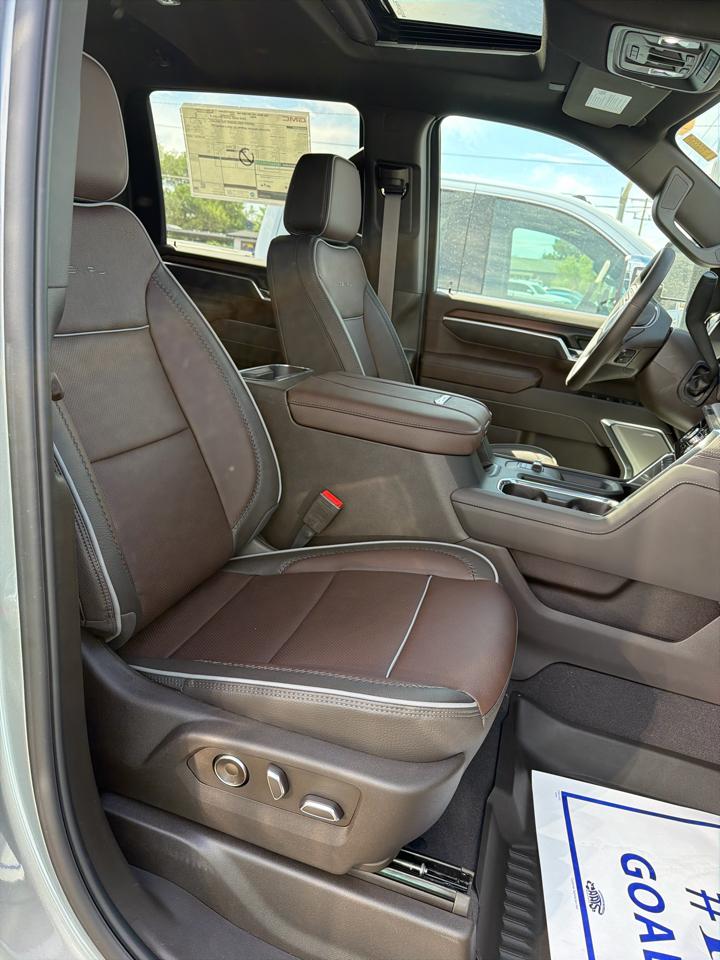 GMC Sierra 2500HD Denali Crew Cab 4WD SB 2026