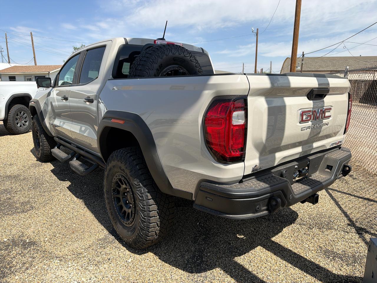 GMC Canyon AT4X Crew Cab 4WD 2026