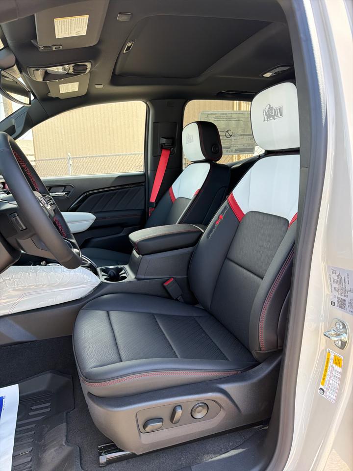 GMC Canyon AT4X Crew Cab 4WD 2026
