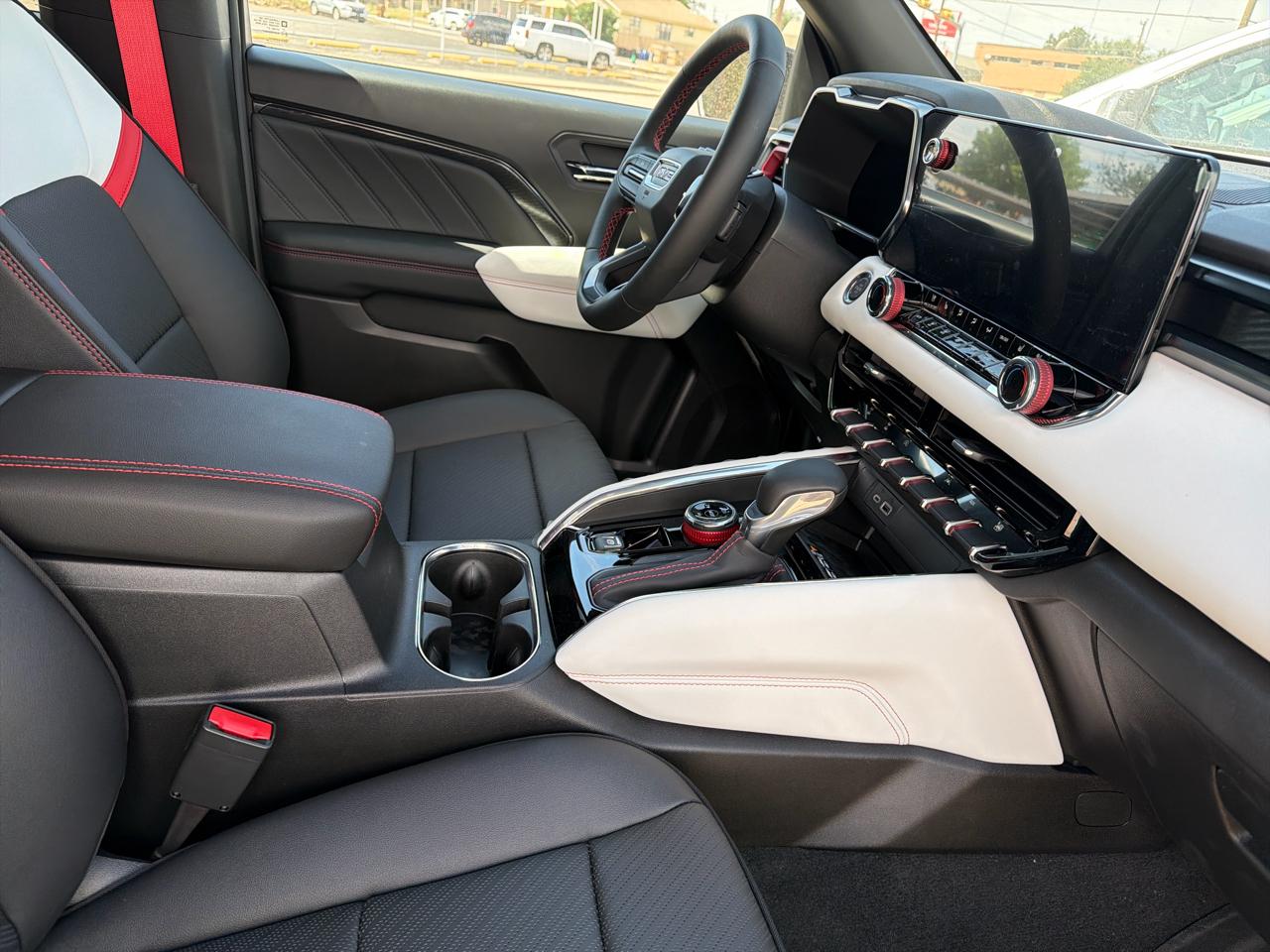 GMC Canyon AT4X Crew Cab 4WD 2026