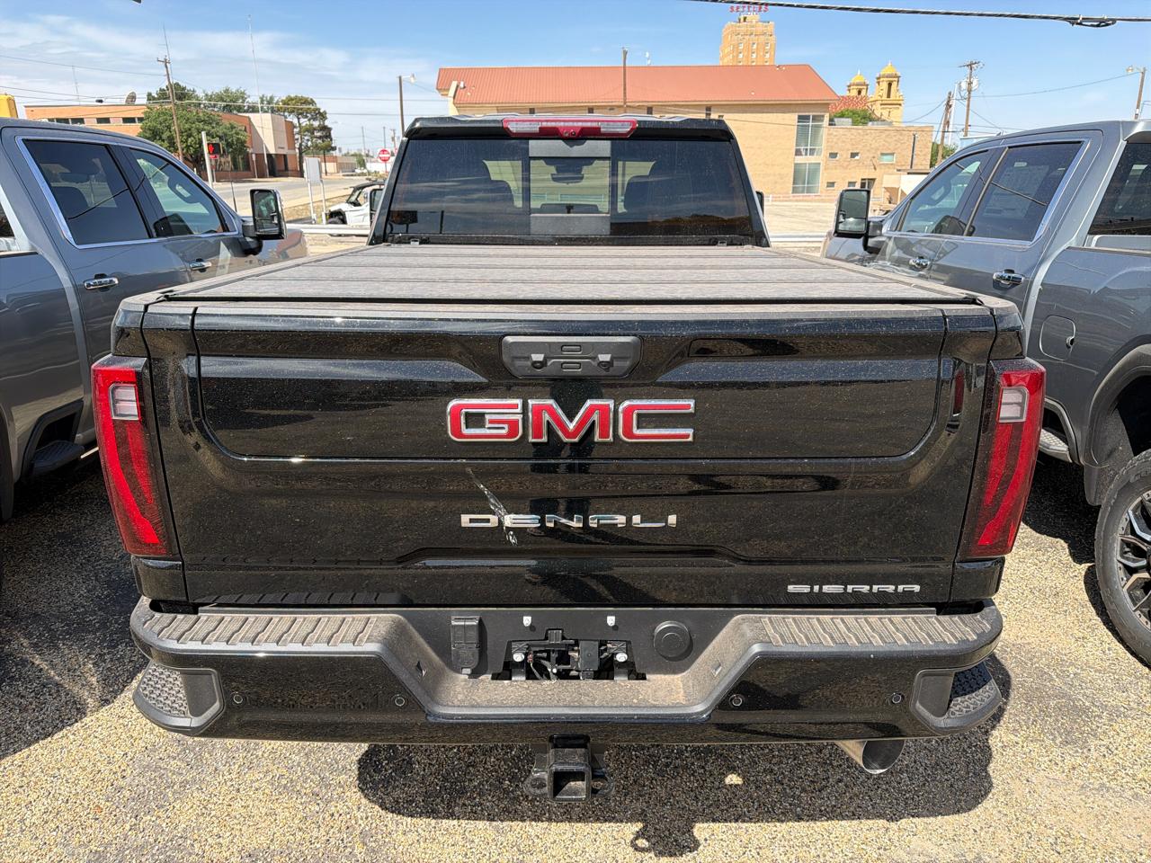 GMC Sierra 2500HD Denali Crew Cab 4WD SB 2026