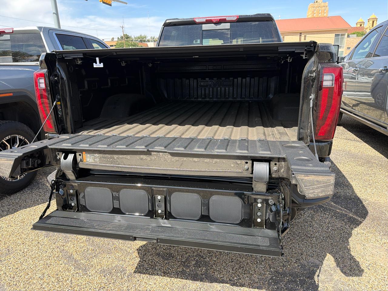 GMC Sierra 2500HD Denali Crew Cab 4WD SB 2026
