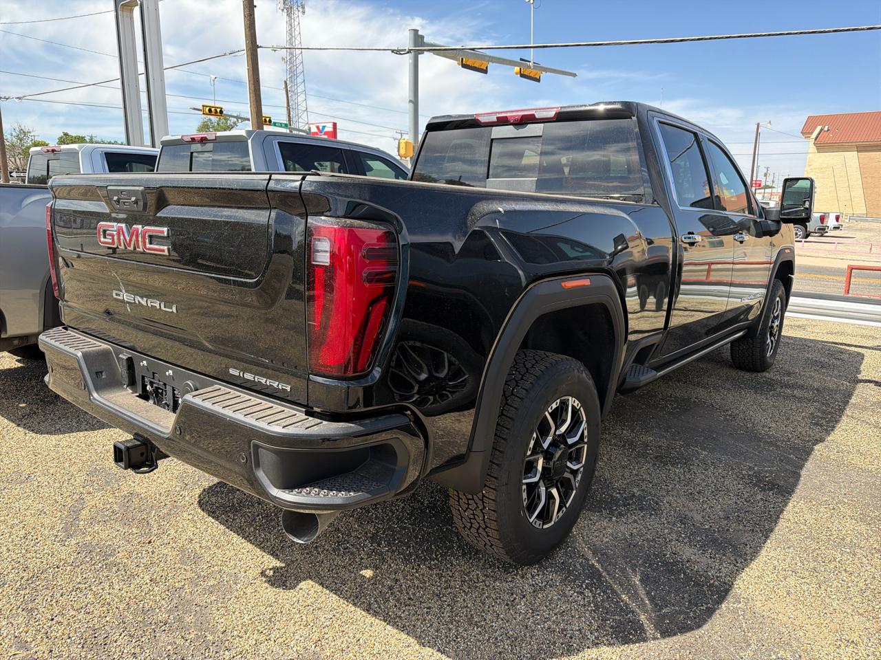 GMC Sierra 2500HD Denali Crew Cab 4WD SB 2026