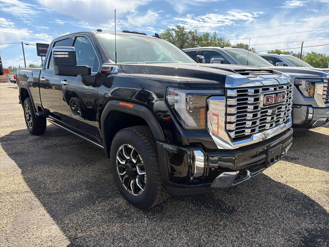 GMC Sierra 2500HD Denali Crew Cab 4WD SB 2026