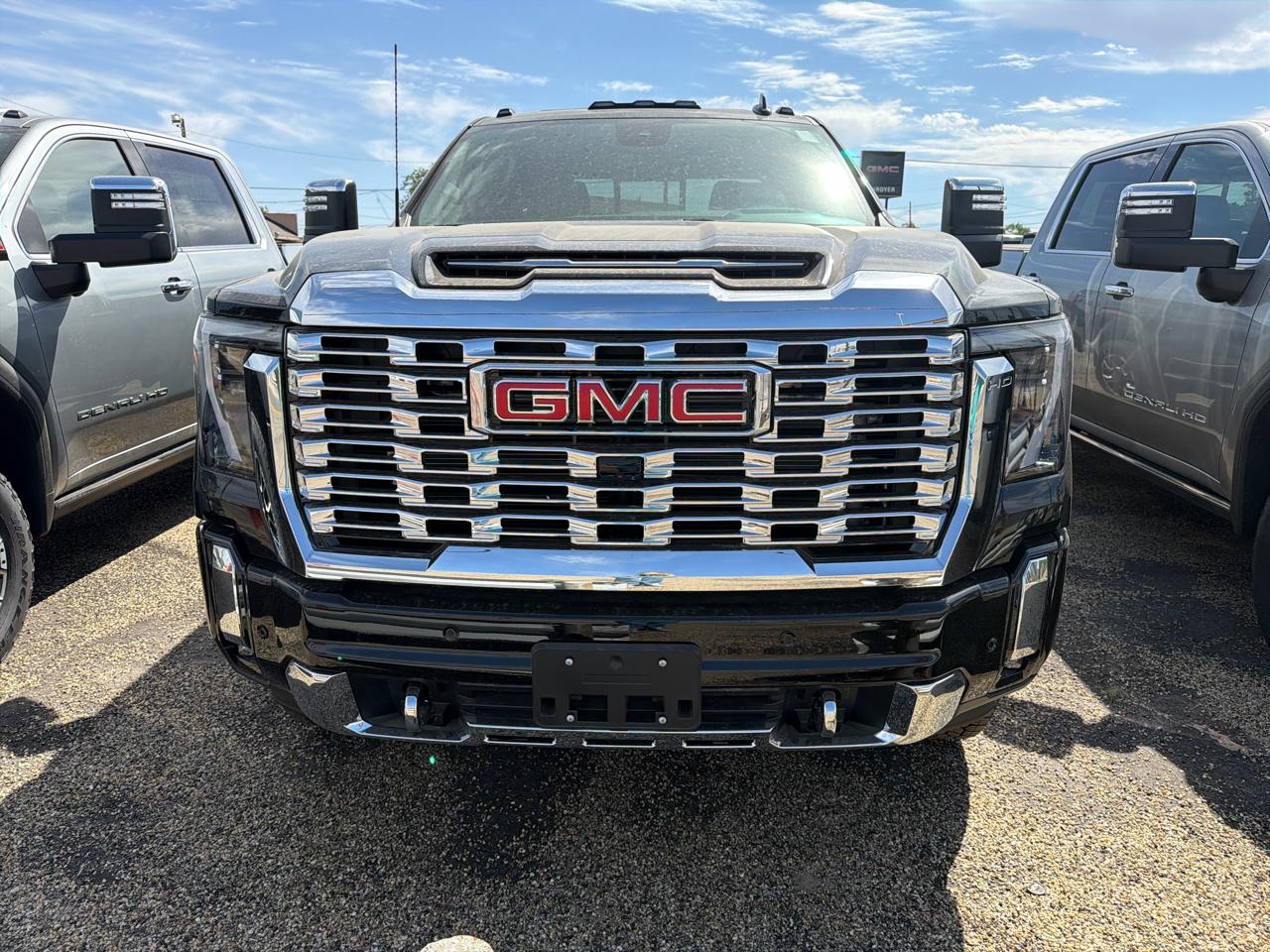 GMC Sierra 2500HD Denali Crew Cab 4WD SB 2026