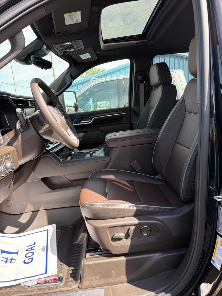 GMC Sierra 2500HD Denali Crew Cab 4WD SB 2026