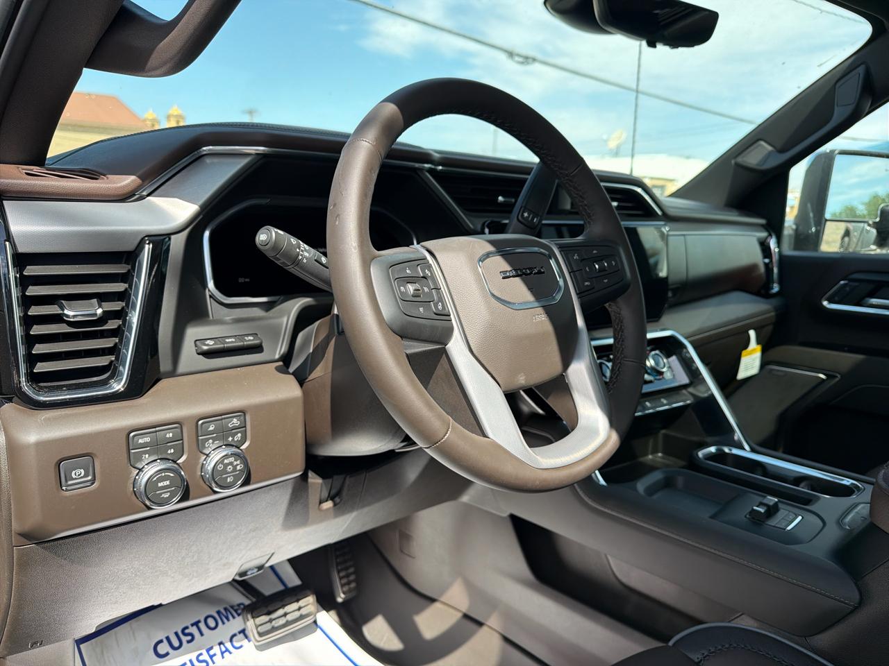 GMC Sierra 2500HD Denali Crew Cab 4WD SB 2026