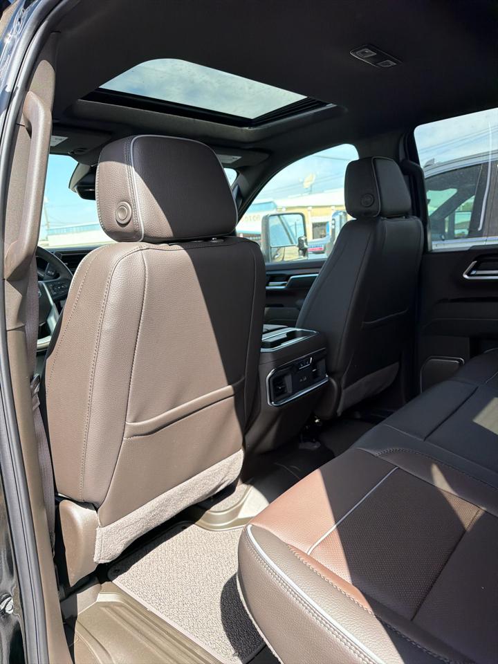 GMC Sierra 2500HD Denali Crew Cab 4WD SB 2026