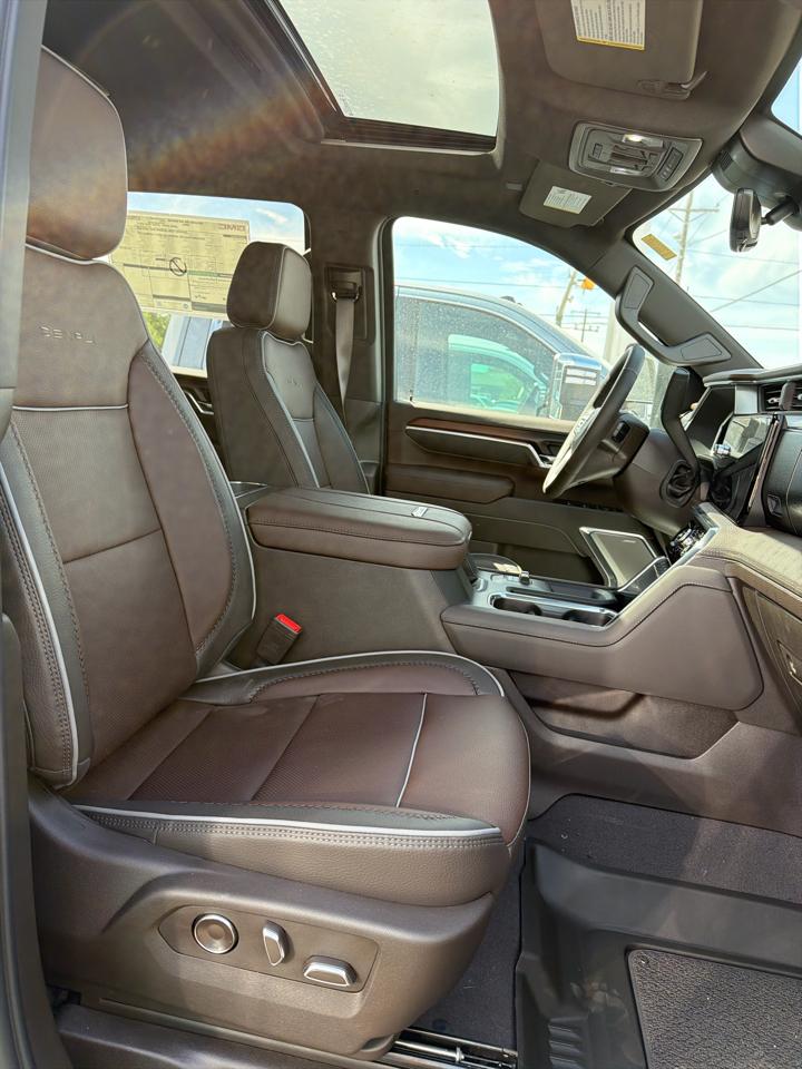 GMC Sierra 2500HD Denali Crew Cab 4WD SB 2026