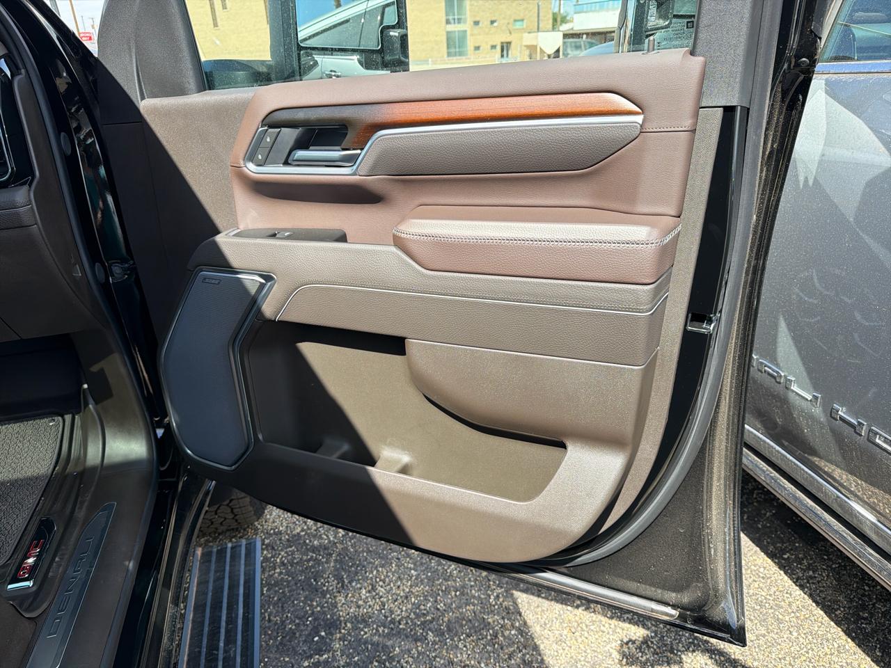 GMC Sierra 2500HD Denali Crew Cab 4WD SB 2026
