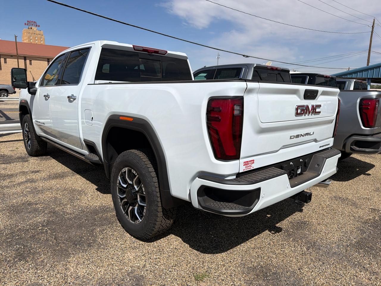 GMC Sierra 2500HD Denali Crew Cab 4WD SB 2026