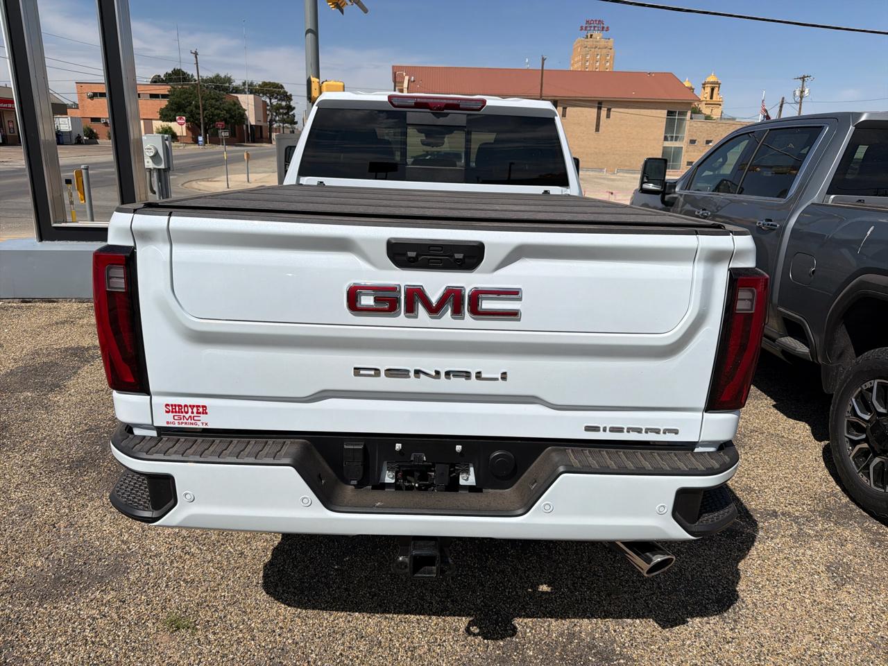 GMC Sierra 2500HD Denali Crew Cab 4WD SB 2026