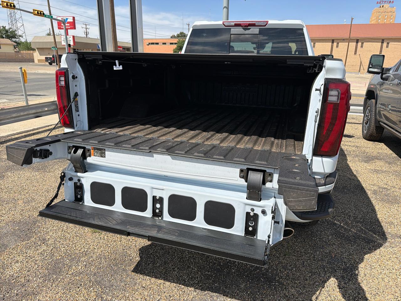 GMC Sierra 2500HD Denali Crew Cab 4WD SB 2026