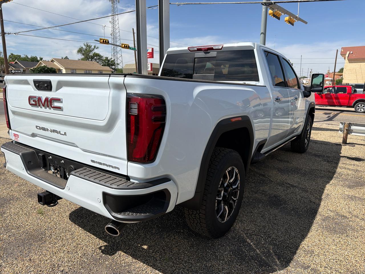 GMC Sierra 2500HD Denali Crew Cab 4WD SB 2026