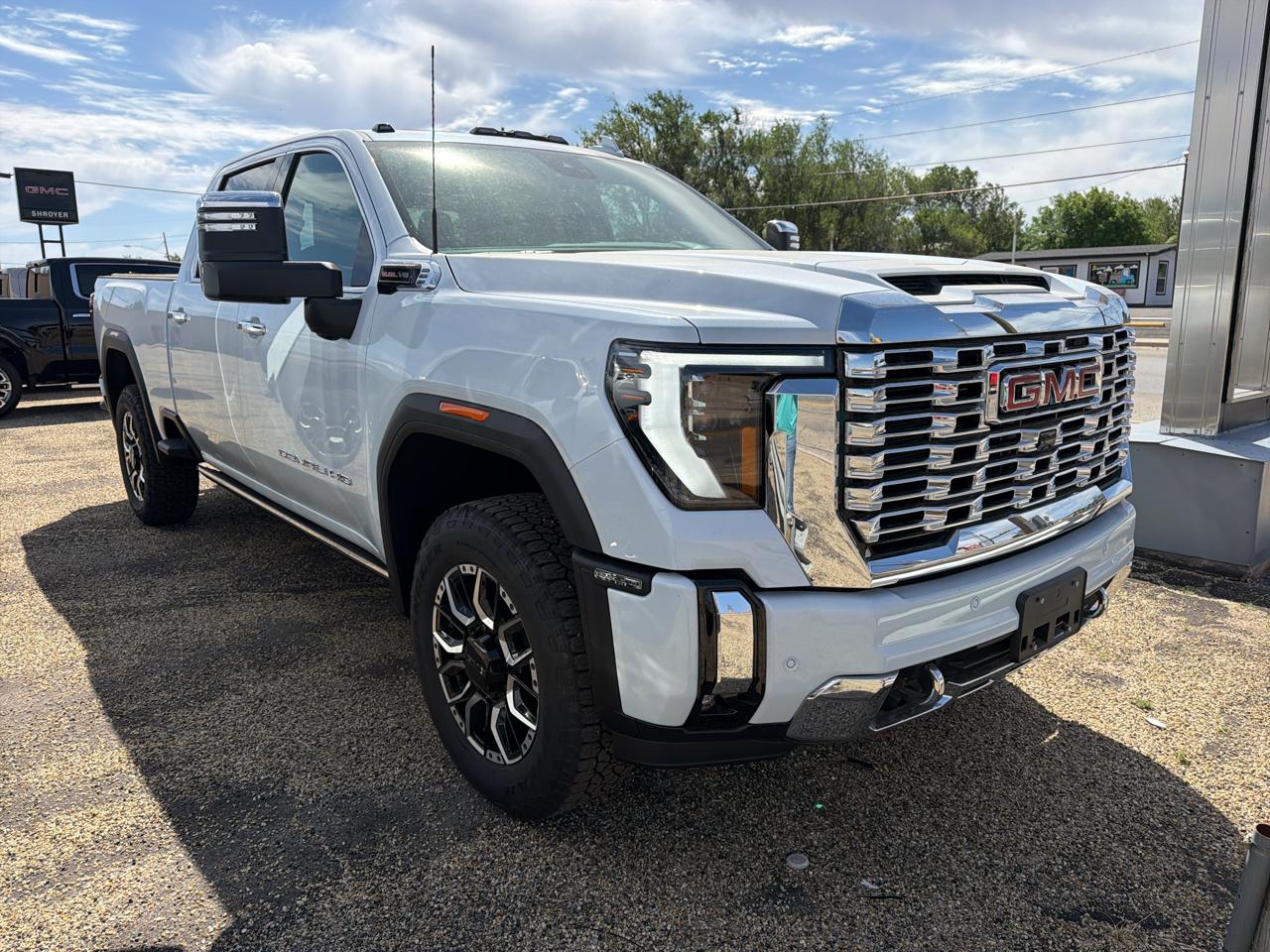 GMC Sierra 2500HD Denali Crew Cab 4WD SB 2026