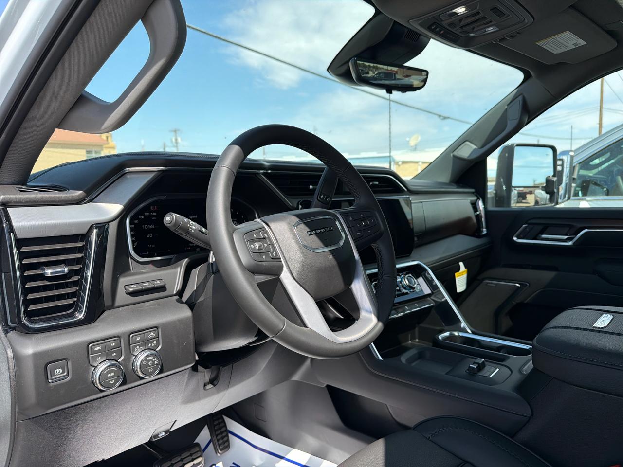 GMC Sierra 2500HD Denali Crew Cab 4WD SB 2026