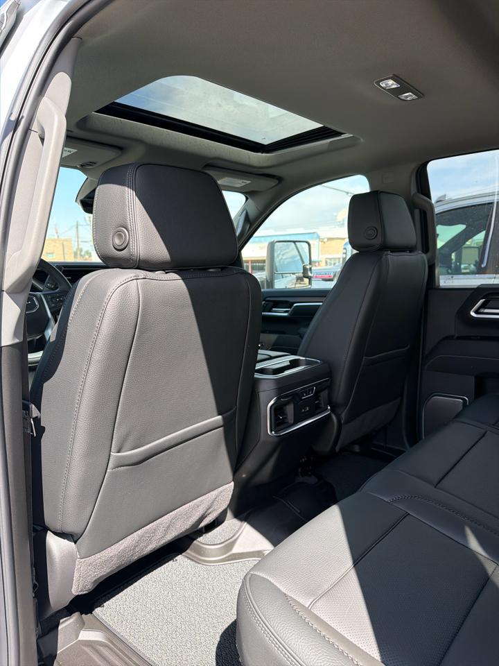 GMC Sierra 2500HD Denali Crew Cab 4WD SB 2026