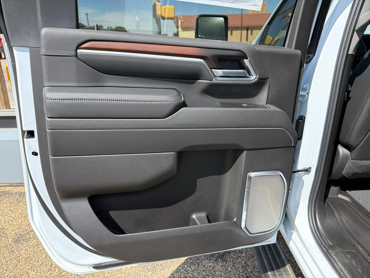 GMC Sierra 2500HD Denali Crew Cab 4WD SB 2026