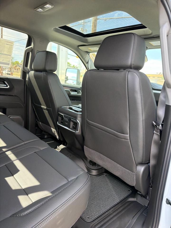 GMC Sierra 2500HD Denali Crew Cab 4WD SB 2026