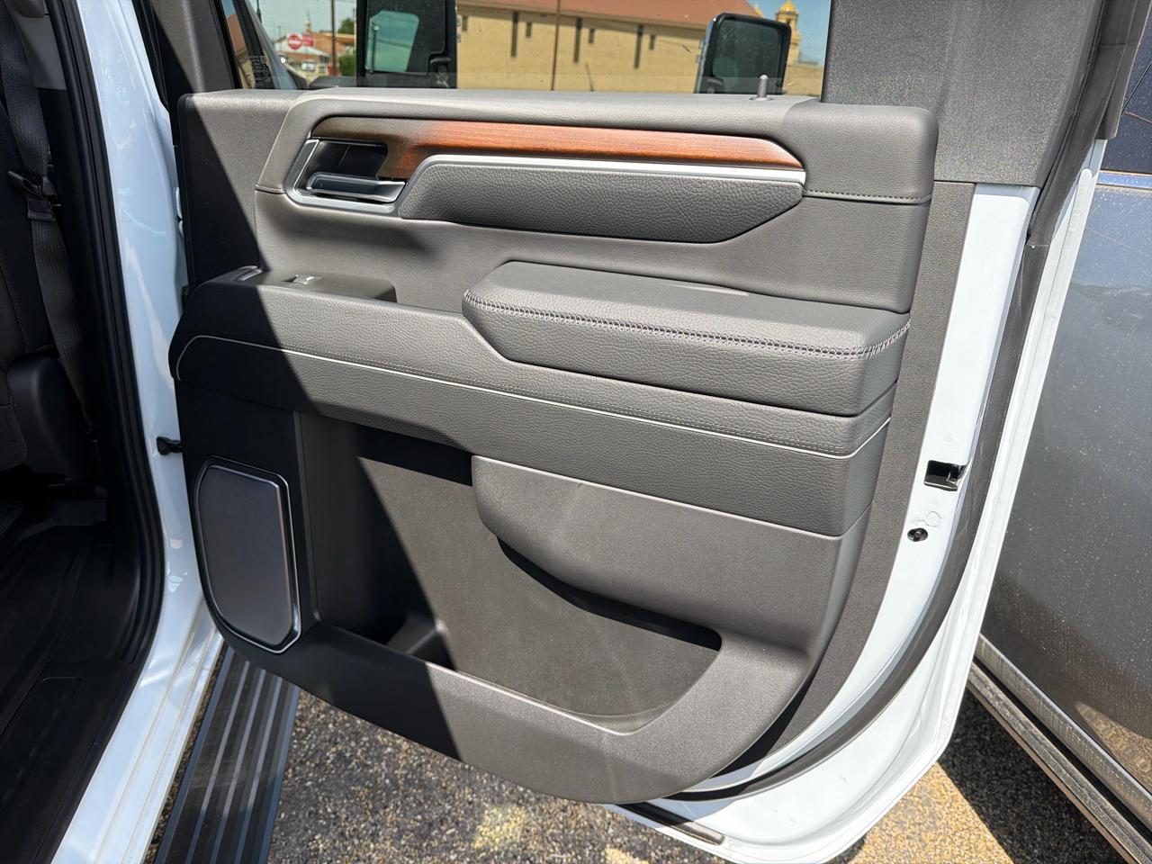 GMC Sierra 2500HD Denali Crew Cab 4WD SB 2026