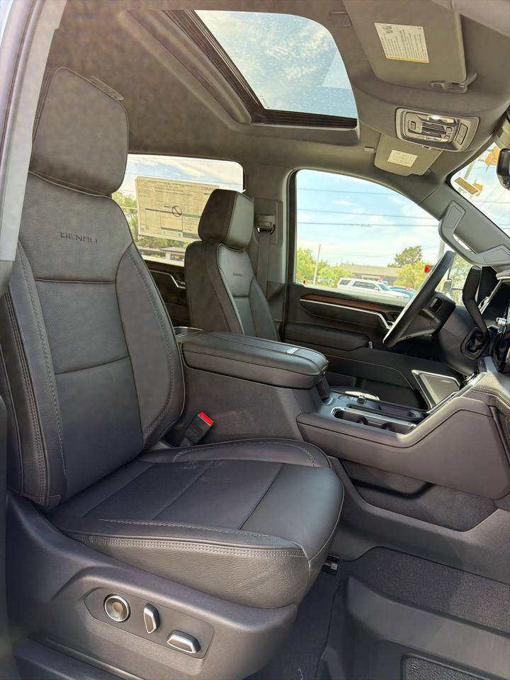 GMC Sierra 2500HD Denali Crew Cab 4WD SB 2026