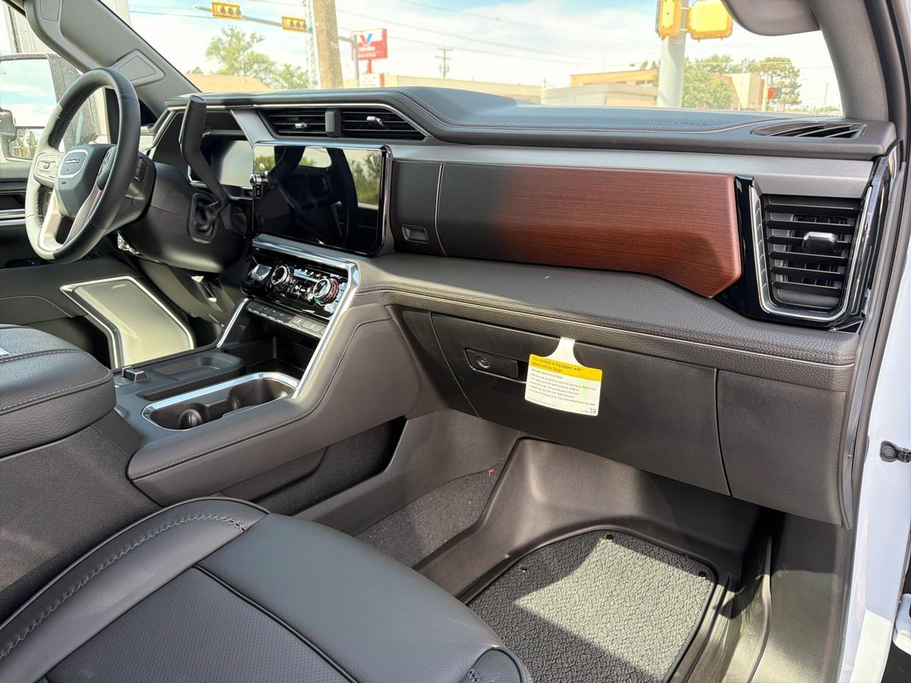 GMC Sierra 2500HD Denali Crew Cab 4WD SB 2026